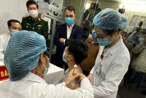 Xem xét đề xuất cấp phép khẩn cấp vaccine COVID-19 đầu tiên "made in VietNam"