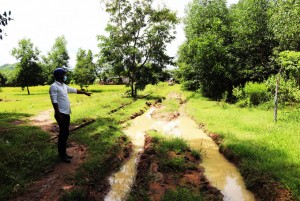 Các tuyến đường vào khu sản xuất ở Khánh Vĩnh: Cần sớm được đầu tư