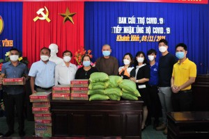 Trao 1.000 phần quà hỗ trợ người dân khó khăn huyện Khánh Vĩnh