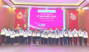 Viettel Khánh Hòa: Tiếp sức cho học sinh nghèo đến trường