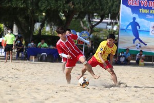8 đội bóng tranh tài giải bóng đá bãi biển tỉnh Khánh Hòa