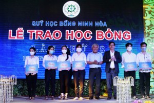 Quỹ học bổng thị xã Ninh Hòa: Nối dài những ước mơ đến trường