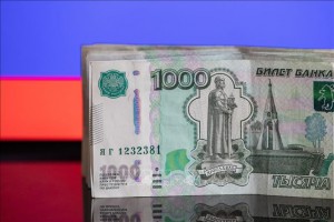 Đồng ruble của Nga tăng giá cao kỷ lục trong vòng 2 năm so với USD, euro