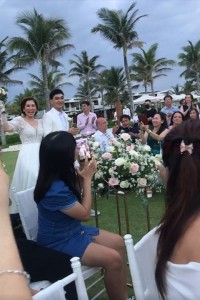 Diễn viên Khương Ngọc tổ chức lễ cưới trên bãi biển