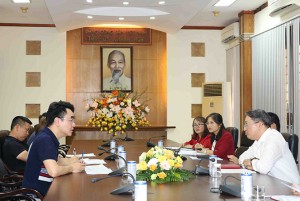 Bí thư Tỉnh ủy Nguyễn Hải Ninh làm việc với đoàn làm phim tài liệu "Khánh Hòa - Khát vọng phát triển"