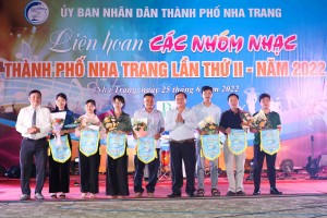 Nhóm nhạc Vĩnh Phương - Phước Tiến đoạt giải nhất Liên hoan các nhóm nhạc TP. Nha Trang