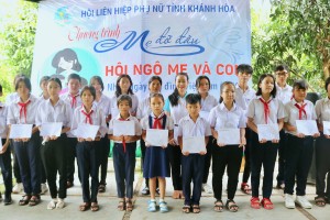 Hội Liên hiệp Phụ nữ tỉnh Khánh Hòa tổ chức chương trình "Mẹ đỡ đầu"