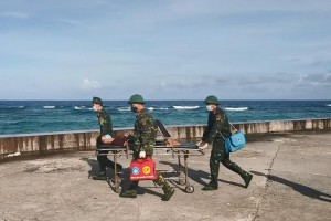 Bệnh xá đảo Song Tử Tây cấp cứu ngư dân