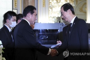 Các thủ tướng Nhật Bản và Hàn Quốc hội đàm trực tiếp tại Tokyo