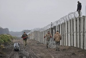 Ukraine bắt đầu xây dựng bức tường dọc biên giới với Belarus
