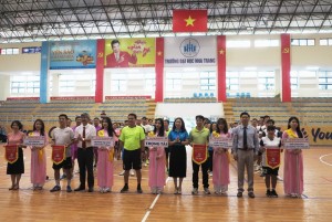 Tổ chức giải bóng đá mini chào mừng ngày Nhà giáo Việt Nam