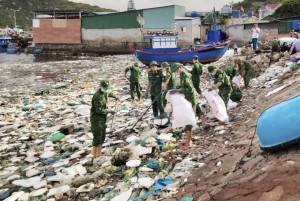 Đồn Biên phòng Bình Ba: Hưởng ứng chiến dịch "Hãy làm sạch biển"