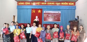 Agribank Chi nhánh Khánh Hòa tặng 200 suất quà cho người dân xã Ninh Tây