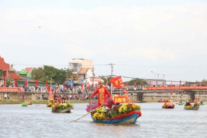 Mùng 8 Tết Quý Mão: Sẽ diễn ra lễ hội thuyền hoa và đua thuyền sông Dinh