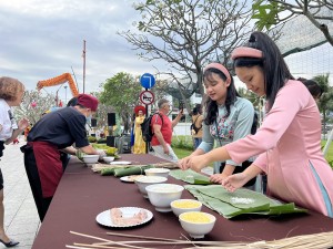 Khu du lịch Champa Island Nha Trang: "Nấu bánh Tét - Trở về Tết xưa"
