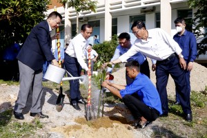 Đảng ủy Khối Doanh nghiệp tỉnh: Hưởng ứng Tết trồng cây