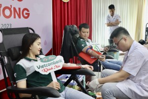 Gần 170 người tham gia chương trình hiến máu nhân đạo "Vietcombank 60 năm: Trao giọt hồng - Trao yêu thương"