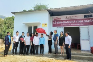 Báo Khánh Hòa và các đơn vị tài trợ trao nhà tình nghĩa cho hộ nghèo xã Thành Sơn
