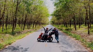 Cặp đôi đi xuyên Việt, 'sống thử' mỗi nơi 1-2 tháng